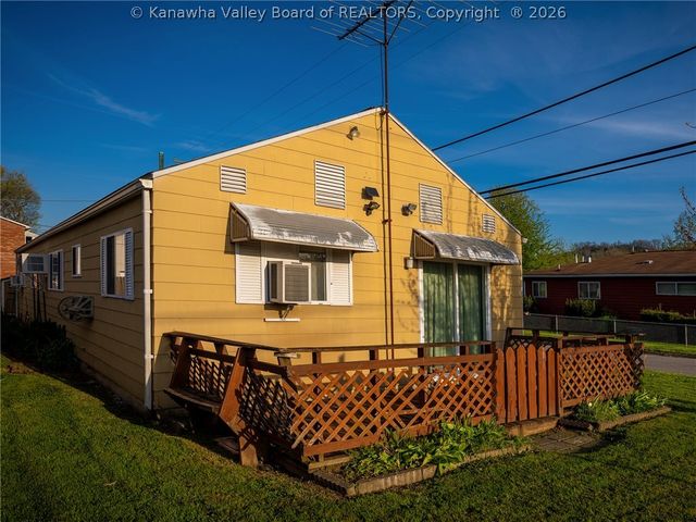1625 Jackson Avenue, St Albans, WV 25177