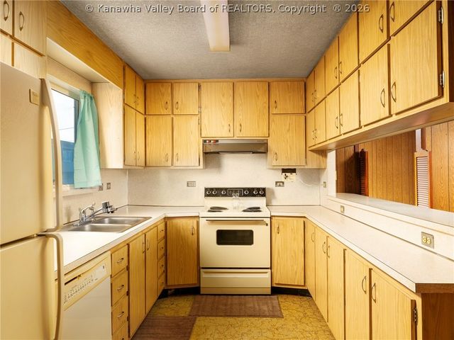 1625 Jackson Avenue, St Albans, WV 25177