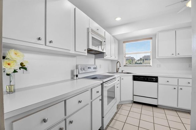 25 Colonial Club Drive 205, Boynton Beach, FL 33435