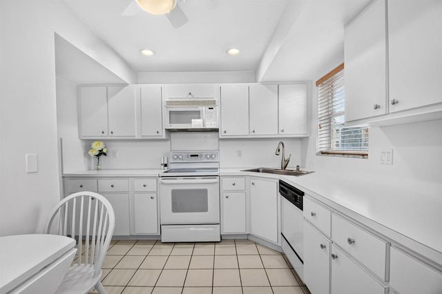 25 Colonial Club Drive 205, Boynton Beach, FL 33435