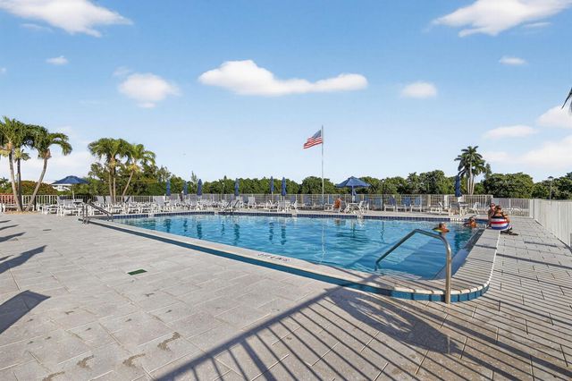 25 Colonial Club Drive 205, Boynton Beach, FL 33435