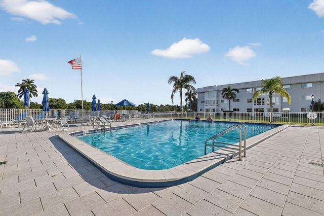 25 Colonial Club Drive 205, Boynton Beach, FL 33435