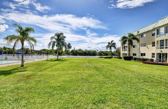 25 Colonial Club Drive 205, Boynton Beach, FL 33435