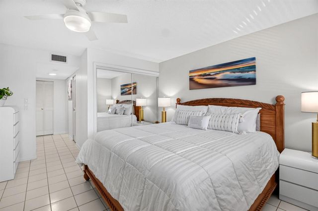 25 Colonial Club Drive 205, Boynton Beach, FL 33435