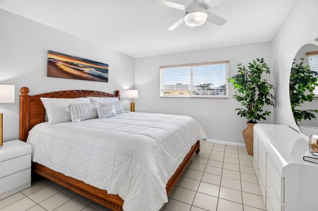 25 Colonial Club Drive 205, Boynton Beach, FL 33435