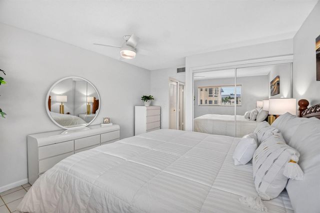 25 Colonial Club Drive 205, Boynton Beach, FL 33435