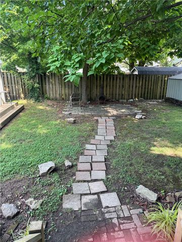 411 N Broadway Street, Siloam Springs, AR 72761