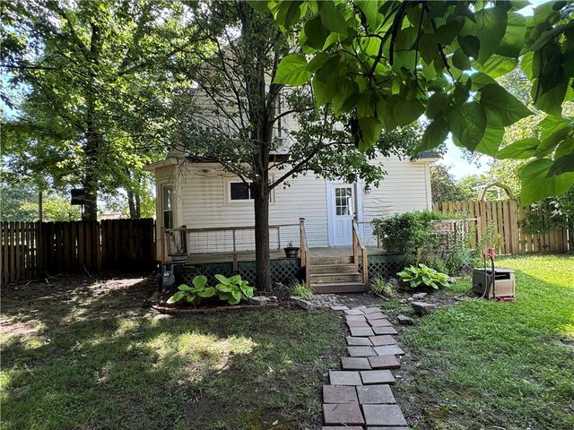 411 N Broadway Street, Siloam Springs, AR 72761
