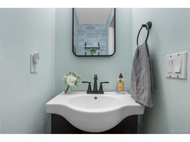 9630 W Cornell Pl, Lakewood, CO 80227