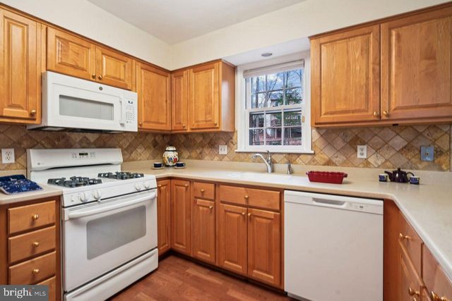 8020 LAKENHEATH WAY, Potomac, MD 20854