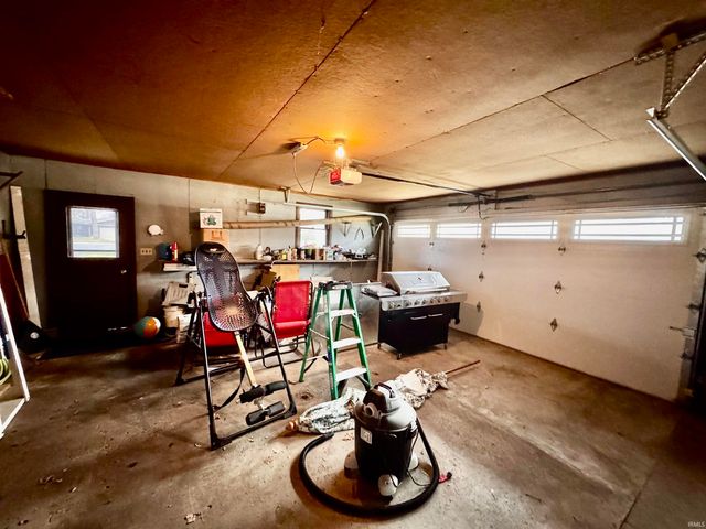 2922 S Country Club Dr S, Rochester, IN 46975