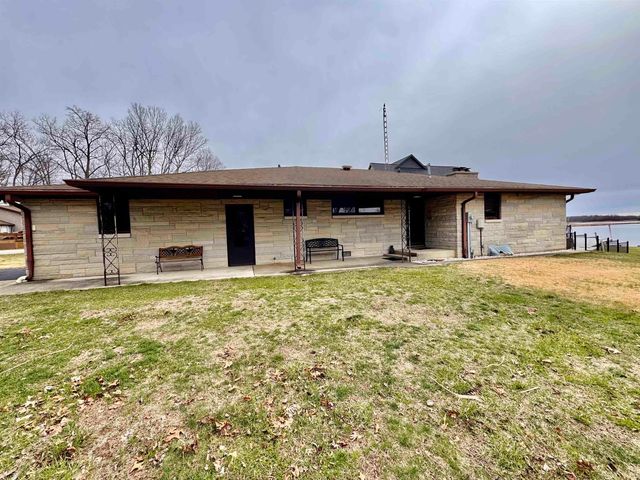 2922 S Country Club Dr S, Rochester, IN 46975