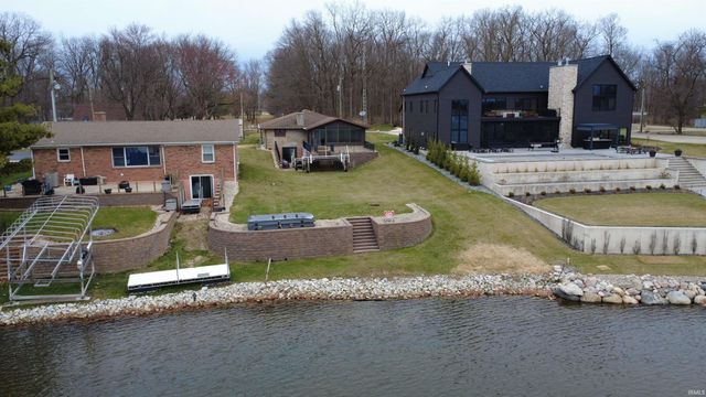 2922 S Country Club Dr S, Rochester, IN 46975