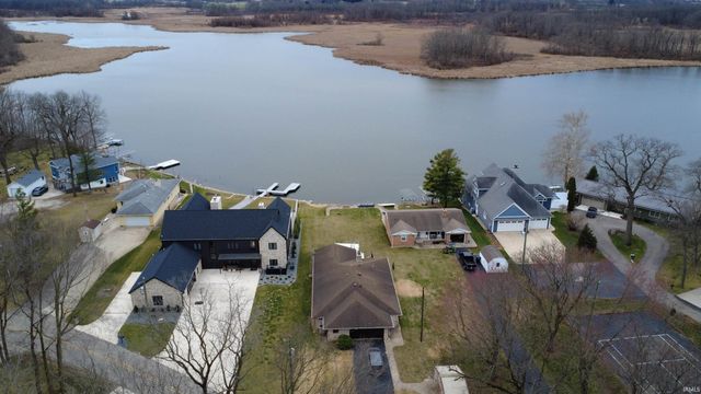 2922 S Country Club Dr S, Rochester, IN 46975