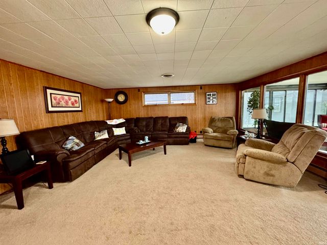 2922 S Country Club Dr S, Rochester, IN 46975