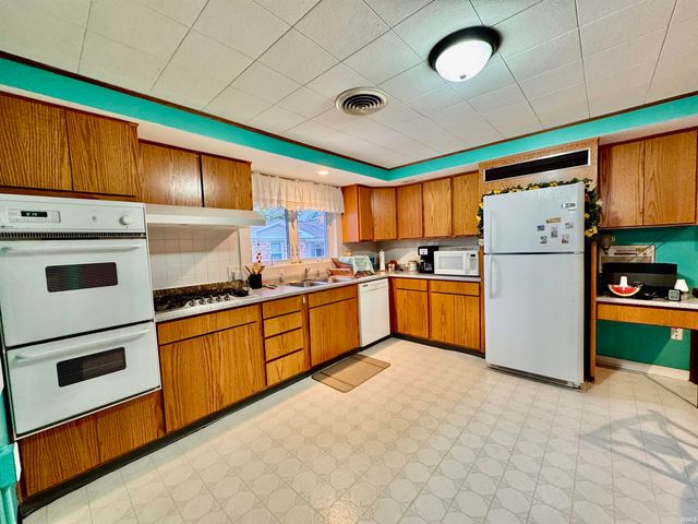 2922 S Country Club Dr S, Rochester, IN 46975