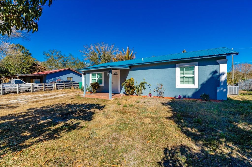 Image 3 of property listing at 3559 NW 4TH STREET, Okeechobee, FL 34972