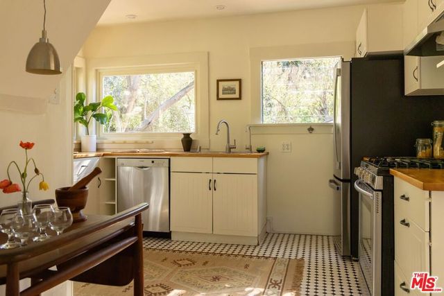 1706 Morton Avenue, Los Angeles, CA 90026