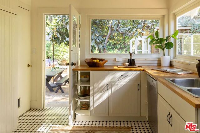 1706 Morton Avenue, Los Angeles, CA 90026