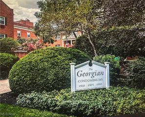 15825 Van Aken Boulevard 101W, Shaker Heights, OH 44120