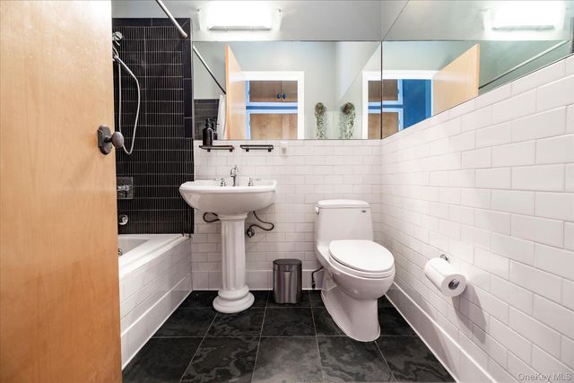 689 Myrtle Avenue 3D, Brooklyn, NY 11205