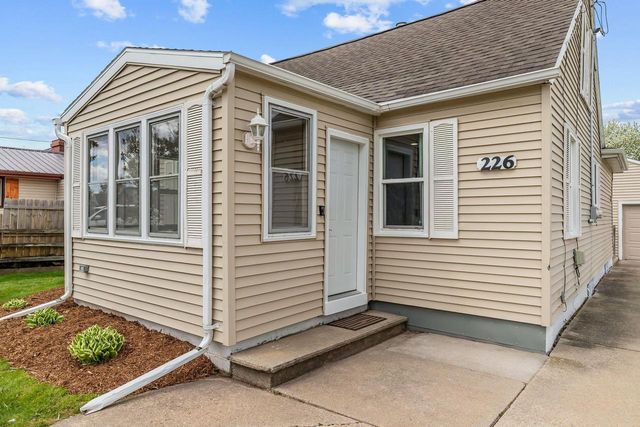226 GRUENWALD AVENUE, Neenah, WI 54956