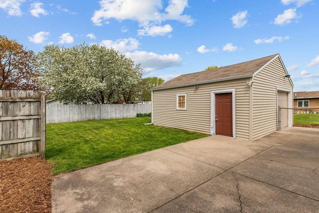 226 GRUENWALD AVENUE, Neenah, WI 54956