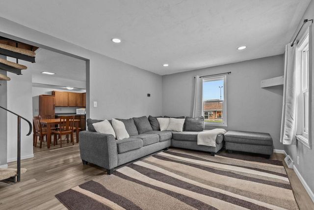 226 GRUENWALD AVENUE, Neenah, WI 54956