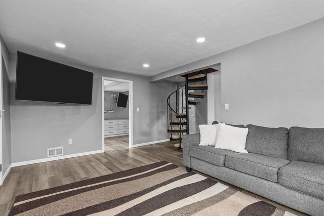 226 GRUENWALD AVENUE, Neenah, WI 54956