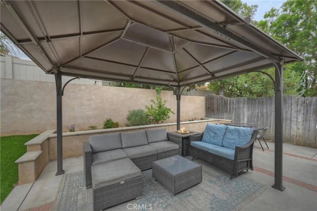 28679 Strathmore, Highland, CA 92346