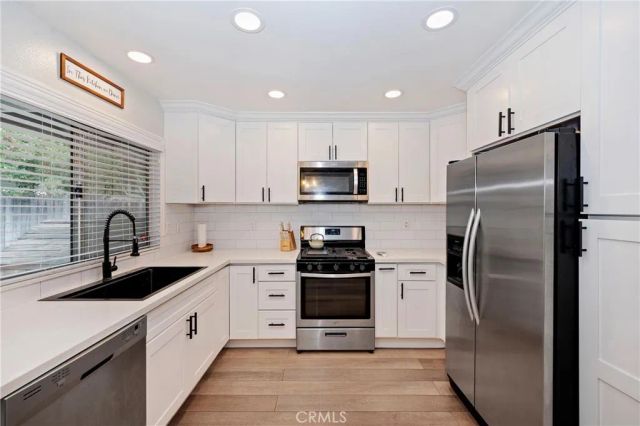 28679 Strathmore, Highland, CA 92346