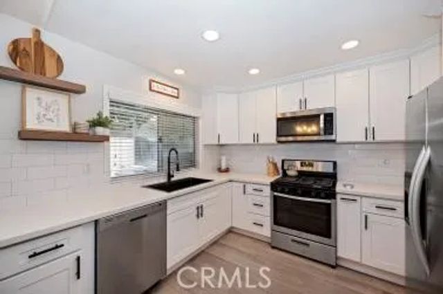 28679 Strathmore, Highland, CA 92346
