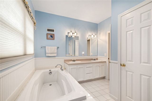 200 Wickford Point Road, North Kingstown, RI 02852