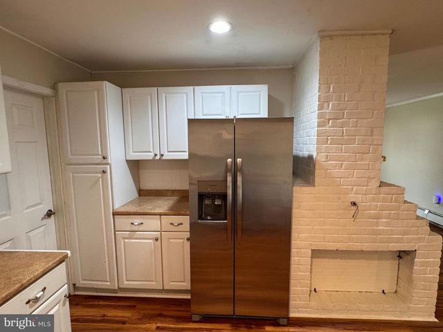 33 TWISTING LN, Levittown, PA 19054