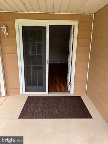 33 TWISTING LN, Levittown, PA 19054