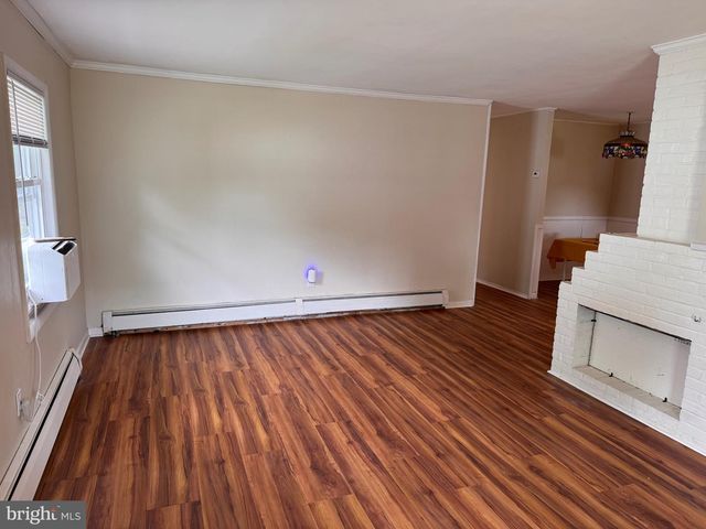 33 TWISTING LN, Levittown, PA 19054