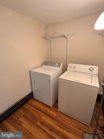 33 TWISTING LN, Levittown, PA 19054