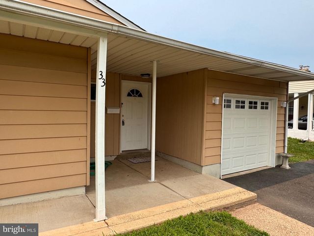 33 TWISTING LN, Levittown, PA 19054