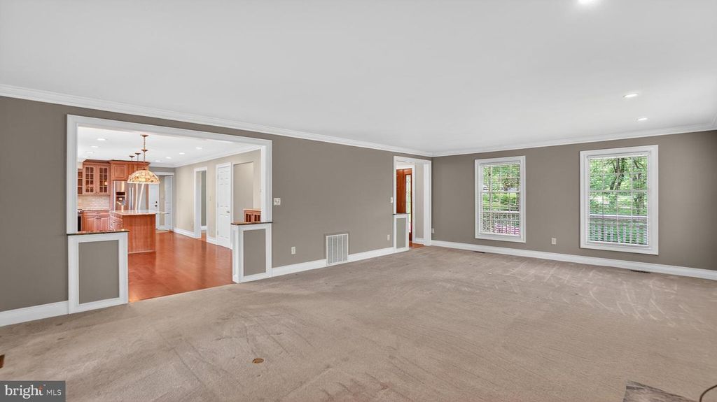 Image 12 of property listing at 328 GREENRIDGE DR, Dunkirk, MD 20754