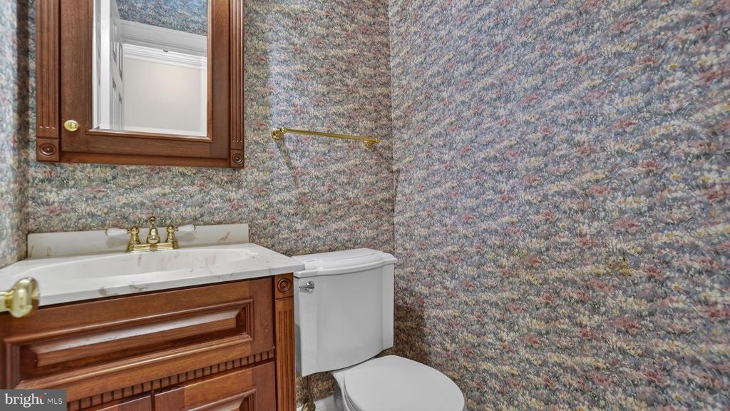 Image 16 of property listing at 328 GREENRIDGE DR, Dunkirk, MD 20754