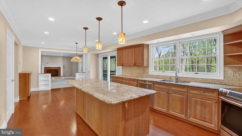 Image 21 of property listing at 328 GREENRIDGE DR, Dunkirk, MD 20754