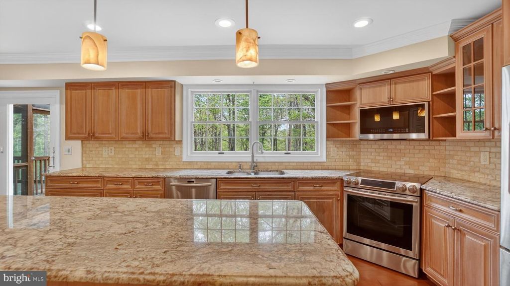 Image 22 of property listing at 328 GREENRIDGE DR, Dunkirk, MD 20754