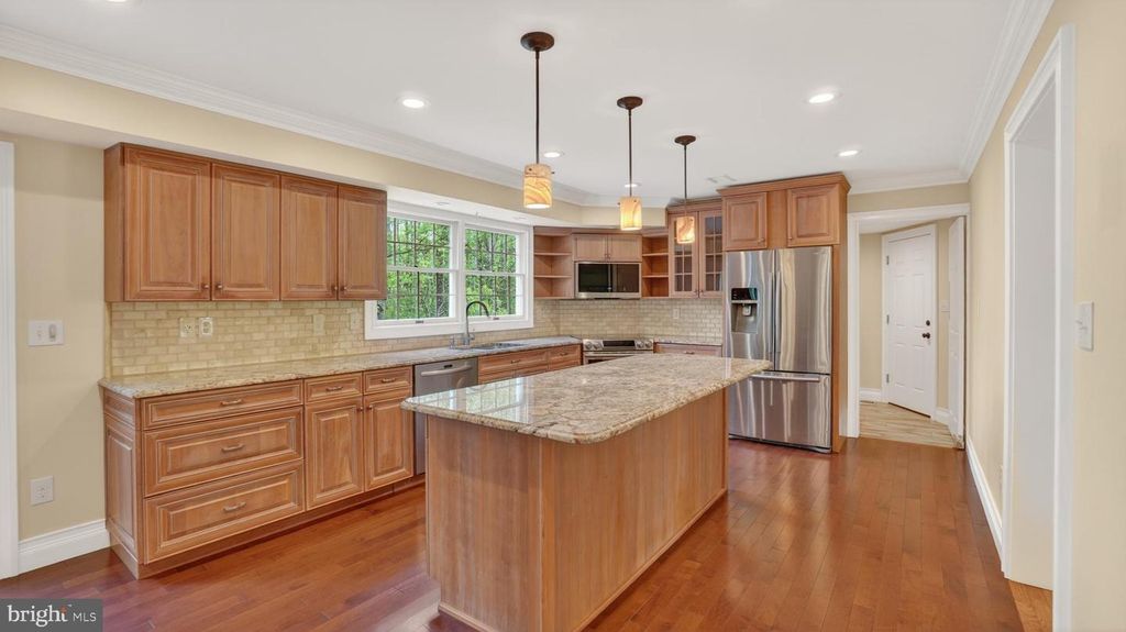 Image 28 of property listing at 328 GREENRIDGE DR, Dunkirk, MD 20754