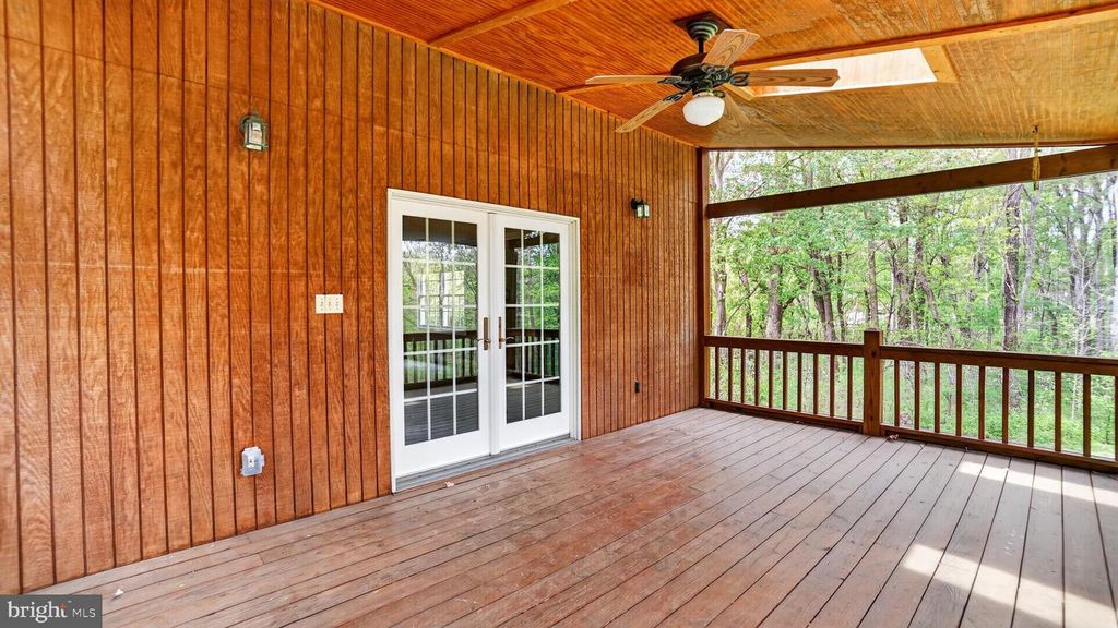 Image 31 of property listing at 328 GREENRIDGE DR, Dunkirk, MD 20754