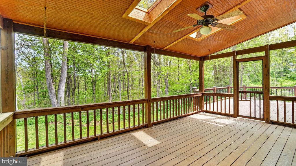 Image 32 of property listing at 328 GREENRIDGE DR, Dunkirk, MD 20754