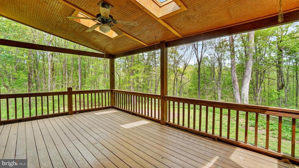 Image 33 of property listing at 328 GREENRIDGE DR, Dunkirk, MD 20754