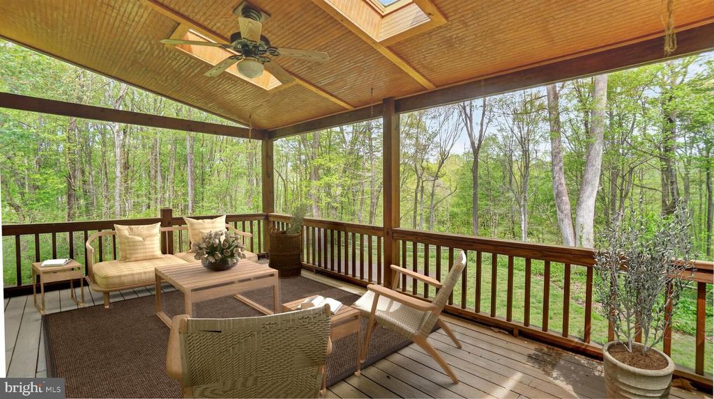 Image 34 of property listing at 328 GREENRIDGE DR, Dunkirk, MD 20754