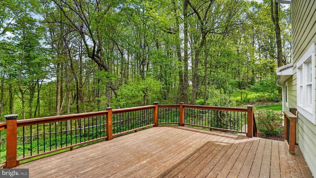 Image 35 of property listing at 328 GREENRIDGE DR, Dunkirk, MD 20754