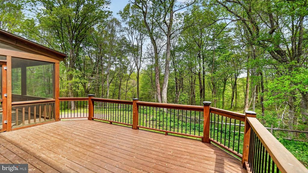 Image 37 of property listing at 328 GREENRIDGE DR, Dunkirk, MD 20754