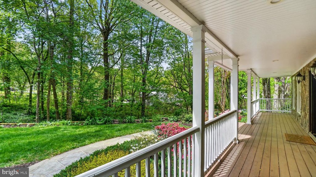 Image 6 of property listing at 328 GREENRIDGE DR, Dunkirk, MD 20754